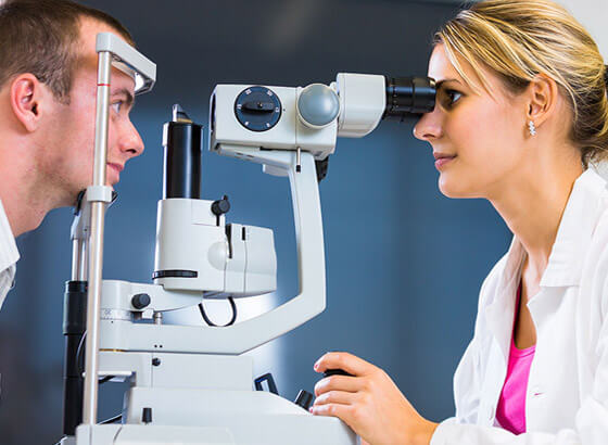 Проверка зрения в клинике: особенности