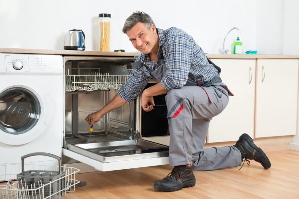 Мастер посудомоечных машин - профессионал, обеспечивающий бесперебойную работу кухонного оборудования